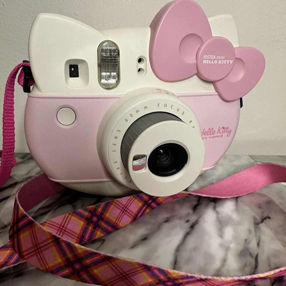 Fujifilm Instax Sanrio Hello Kitty Instant Film Camera WORKING - Picture 3 of 4